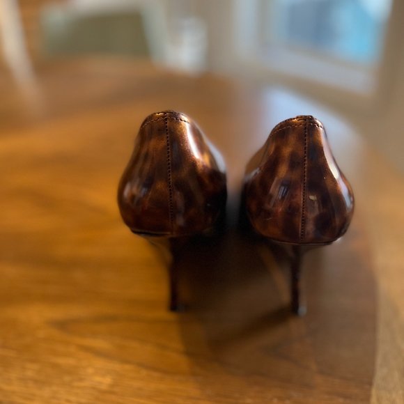 Tahari Calypso Tortoise Shell Heel Size 9.5 - Picture 2 of 10